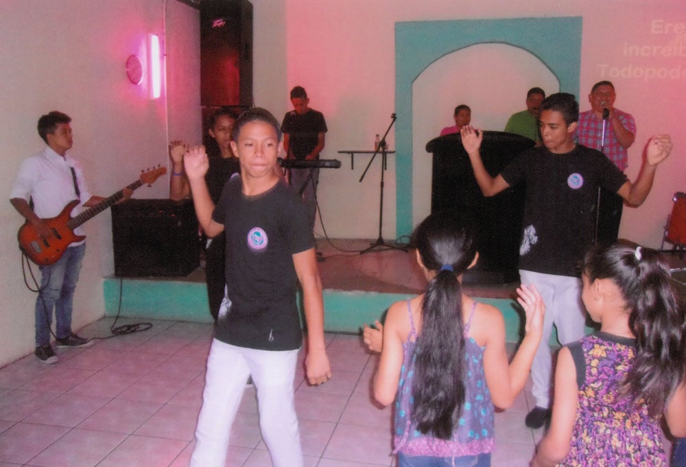 johnnys-worship-dance-team