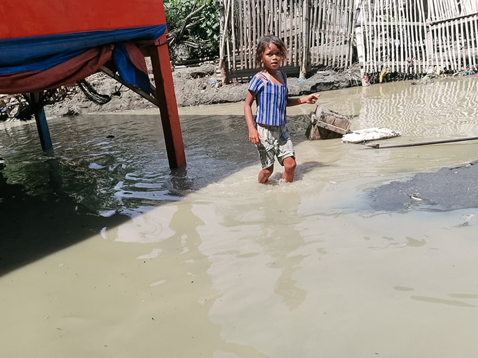 Young girl in flash flooding in Digos City