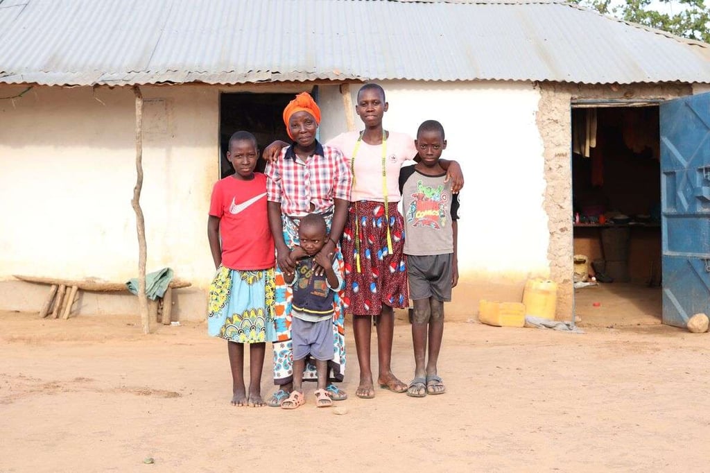 Laki her mom and her siblings
