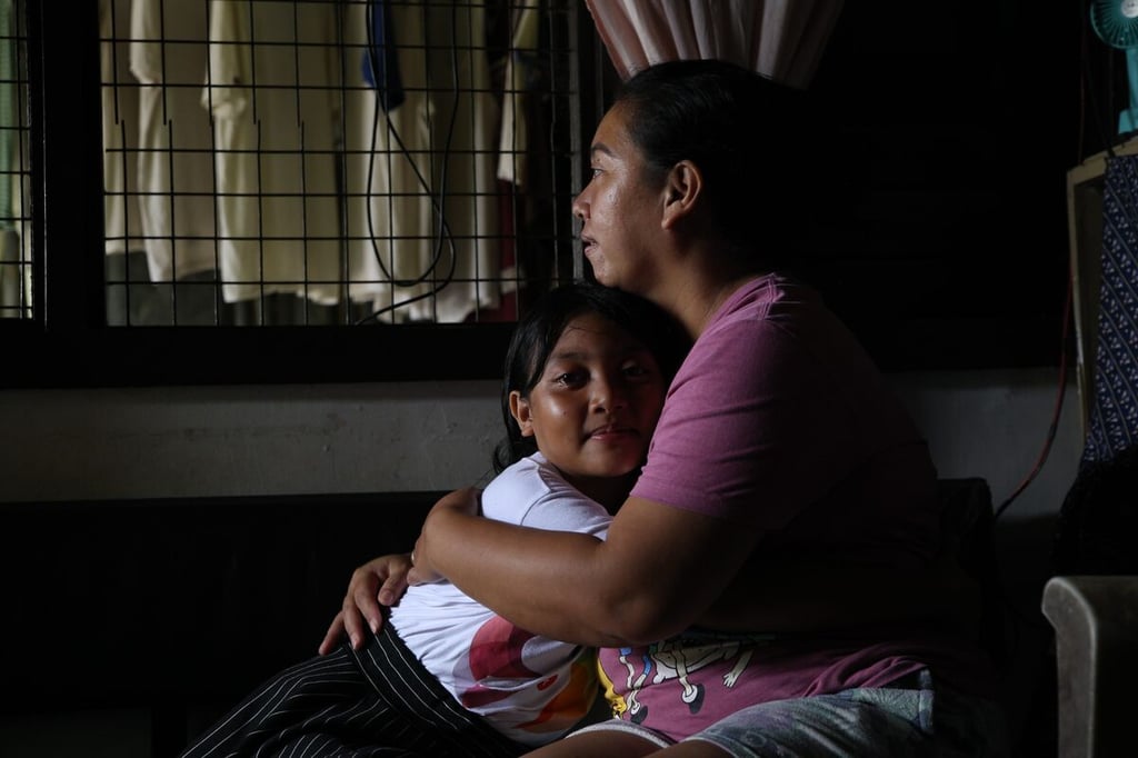 Mae with mom